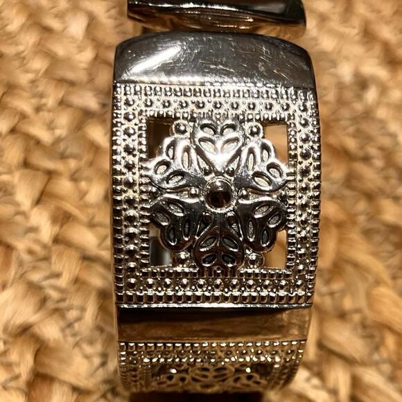 Geneva Silver Cuff Watch Women's Celtic Analog *New Battery* Dressy Bracelet - Picture 6 of 10